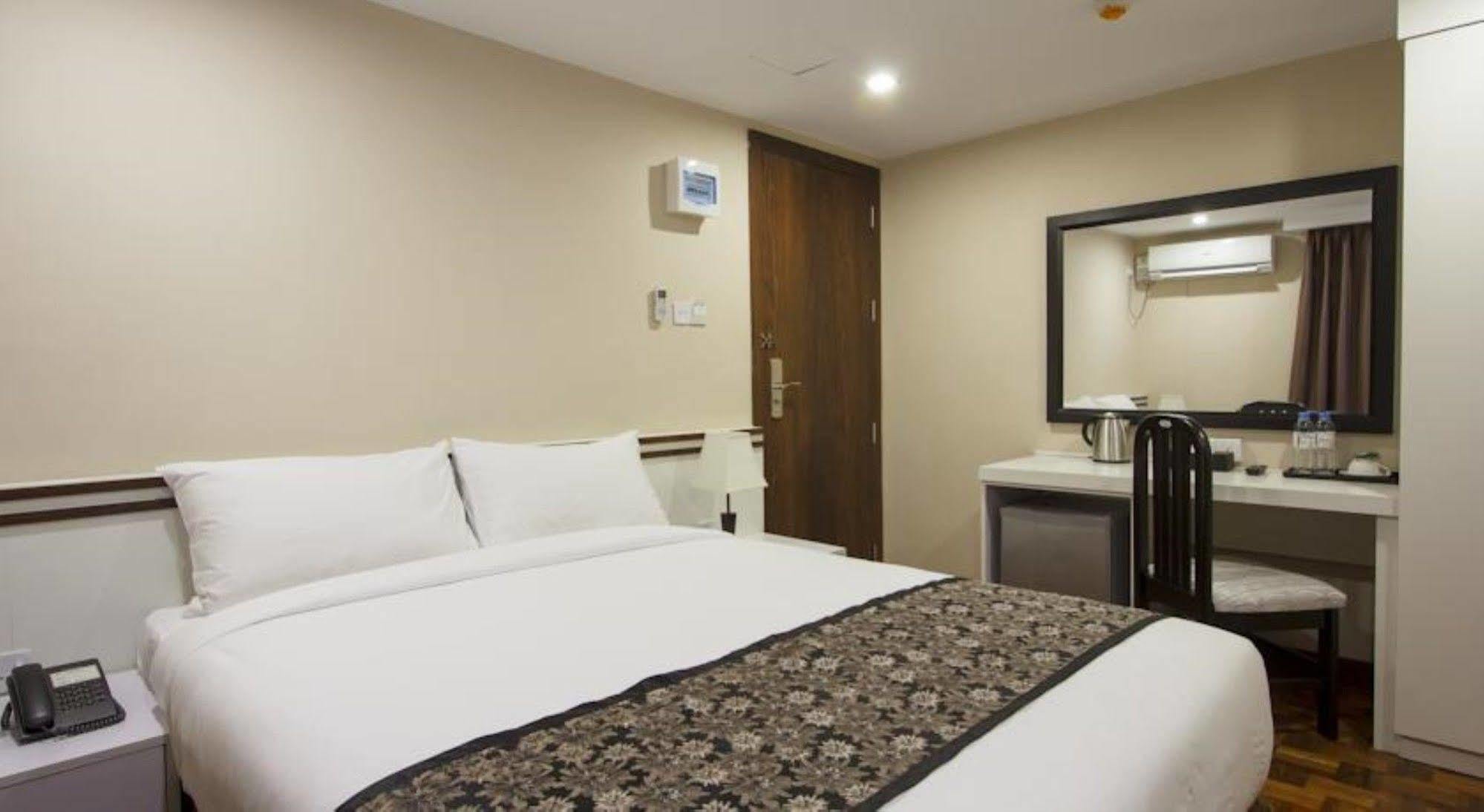 Hotel Esta Yangon Exterior photo